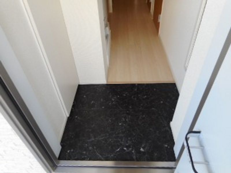 CLEINO KANAME II Entrance