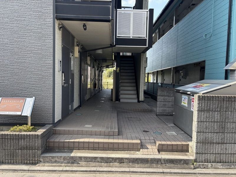レオパレスキルシュバウム エントランス