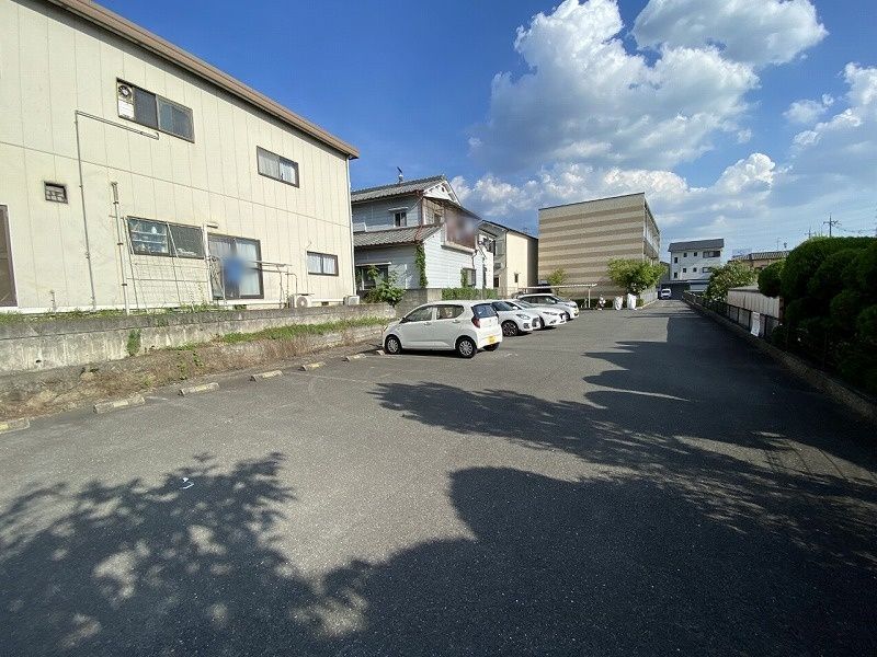 レオパレスＱ 駐車場