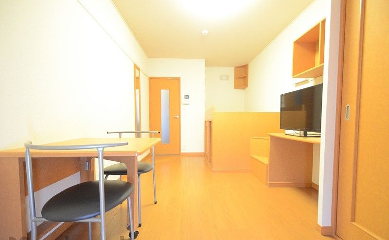 レオパレス紺屋町 居間