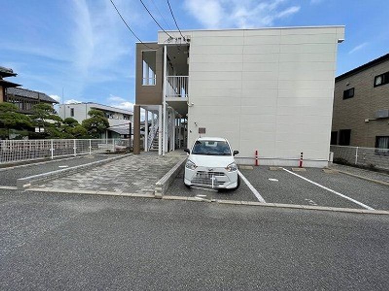 レオパレスタレーム 駐車場