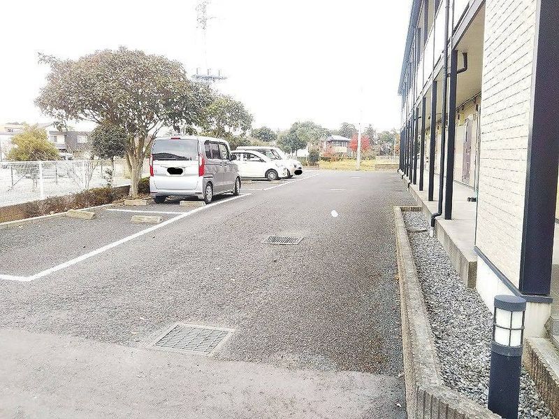 レオパレス沼崎 駐車場