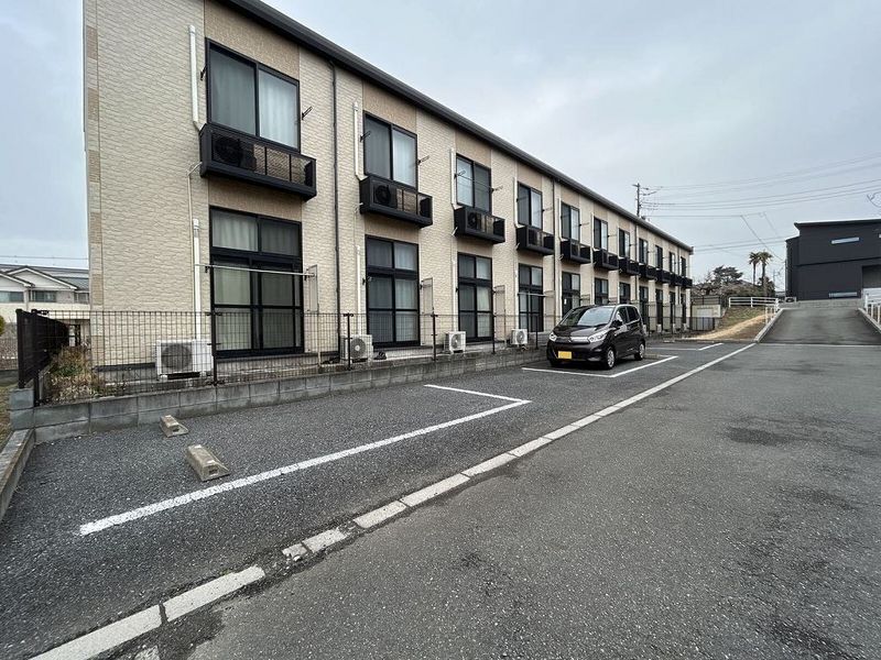 レオパレスグレープヒルＡ 駐車場