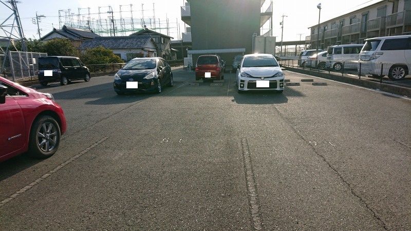 レオパレスラビアンローズ 駐車場