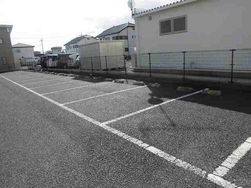 レオパレスＬｕｎａ　Ｃｏａｓｔ 駐車場