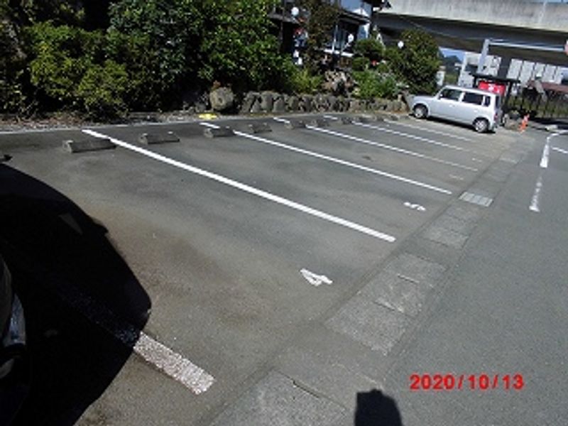 レオパレスかりん 駐車場