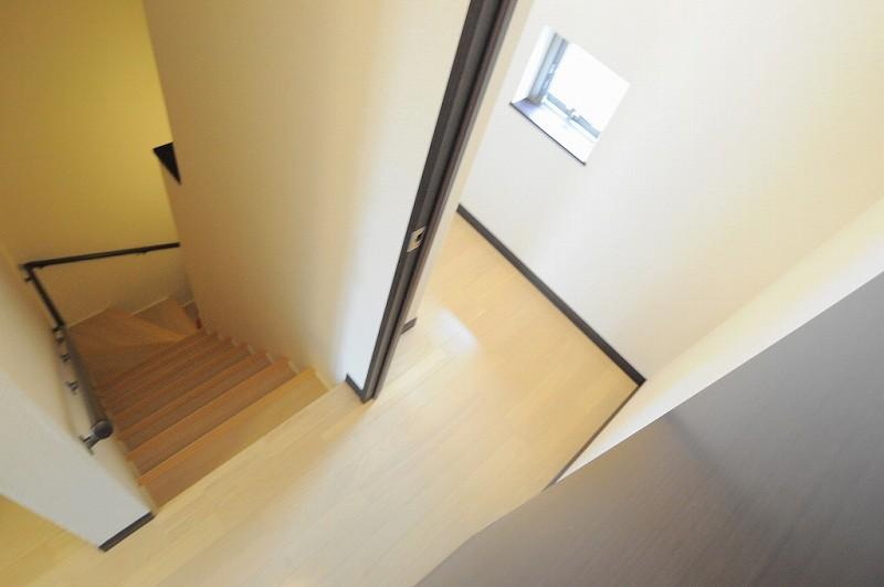 LEONEXT Takas Nibankan Kho lưu trữ