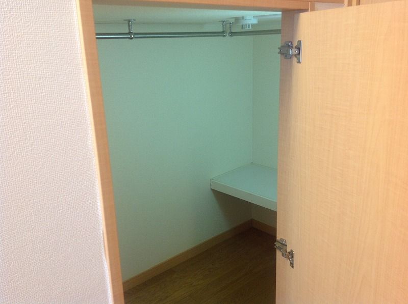 レオパレス花ノ木 収納