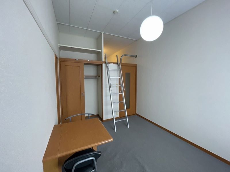 レオパレスグランデームケイ 居間