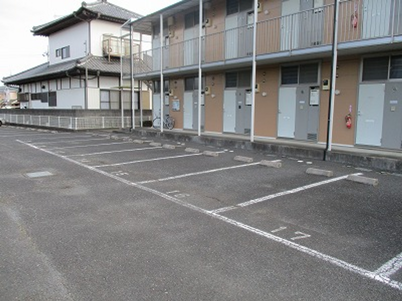 レオパレス伊吹Ⅱ 駐車場