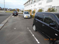 レオパレスポインセチア 駐車場