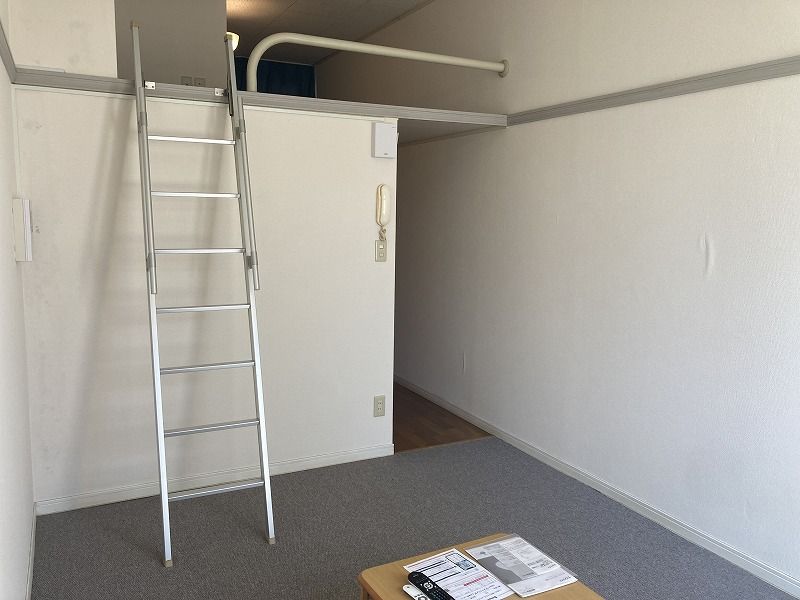 レオパレス裕 居間