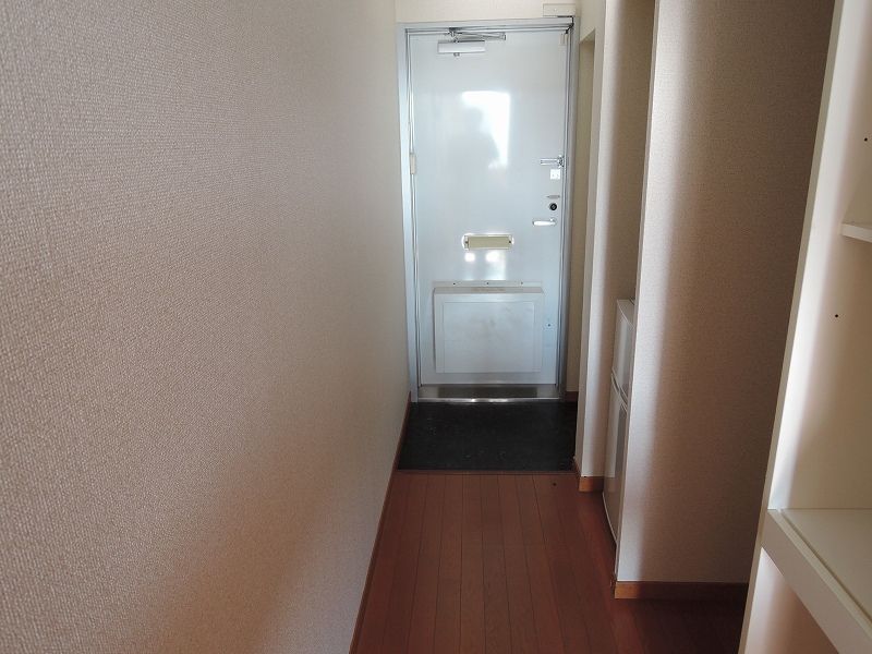 レオパレスルノワール 玄関