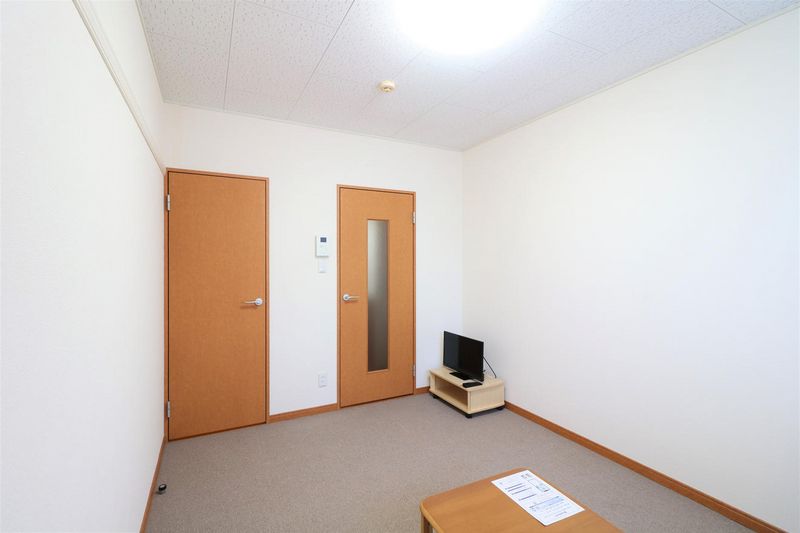 レオパレス吉川 居間
