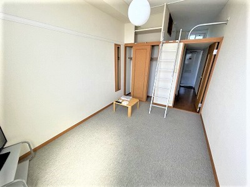 レオパレスアクア 居間