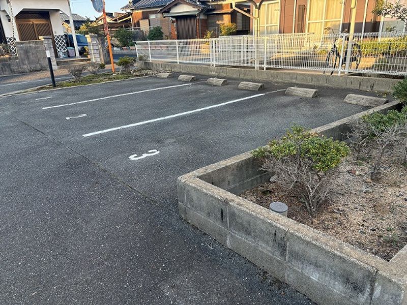 レオパレスメルベーユ 駐車場