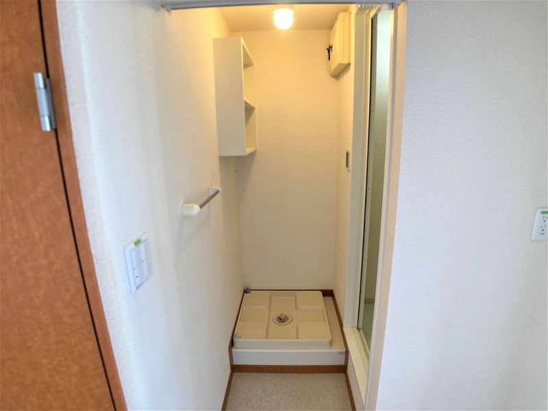 レオパレスシエスタ西郷屋敷 洗面台
