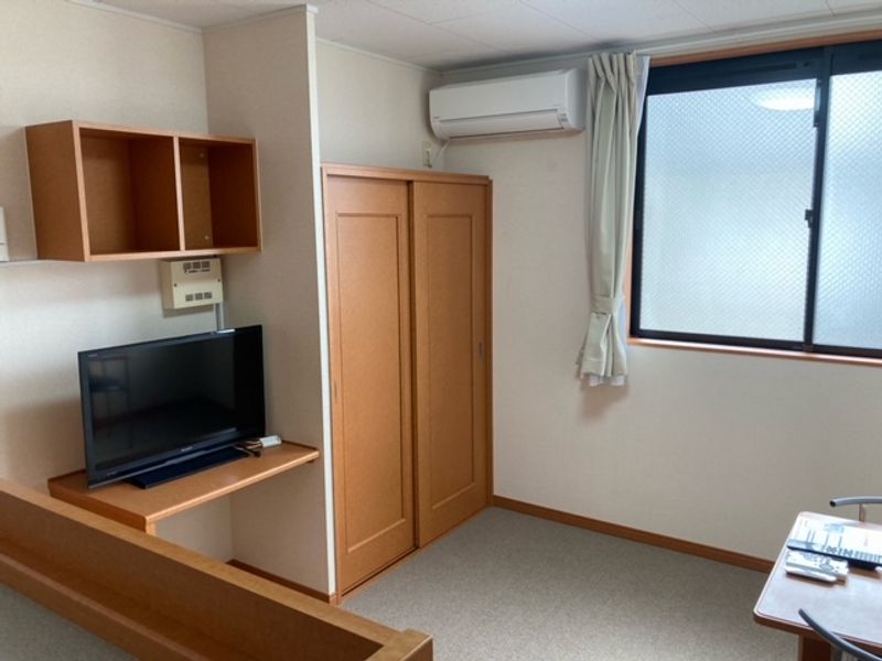 レオパレス下河原 居間