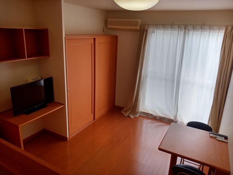 レオパレス宮城郷 居間
