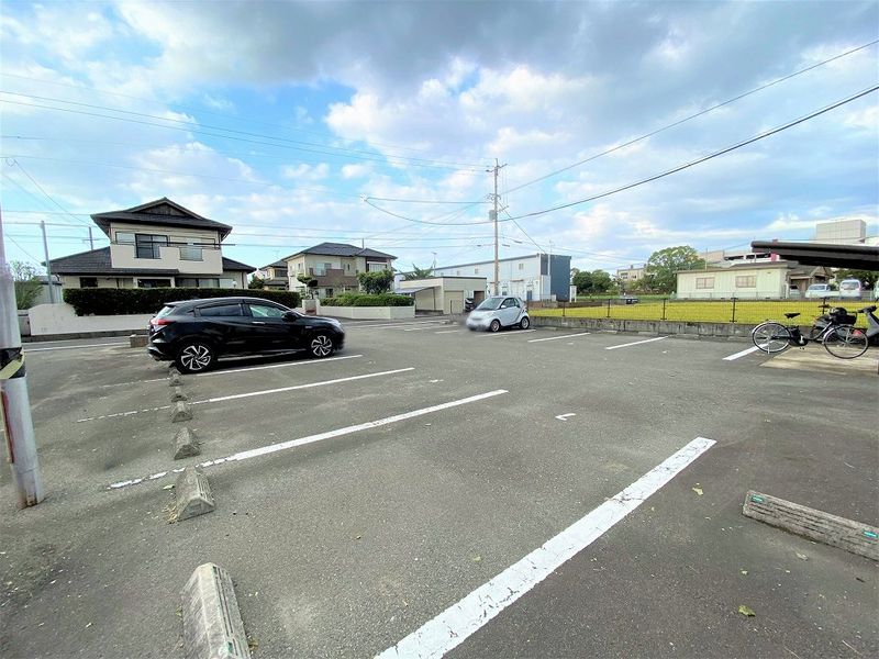 レオネクストぎんた 駐車場
