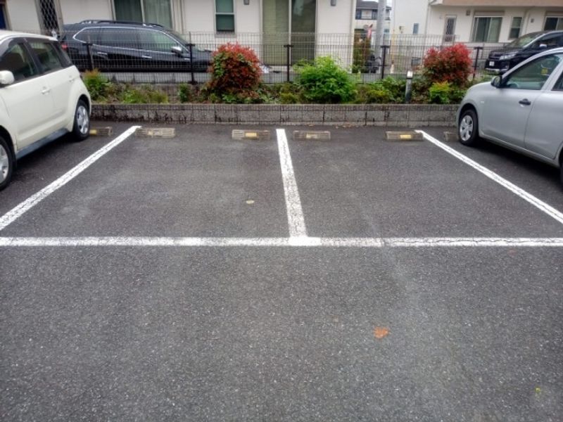 レオパレスＣｏｓｍｏ 駐車場