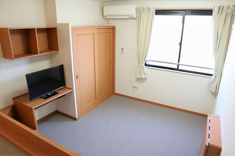 レオパレス赤い靴 居間