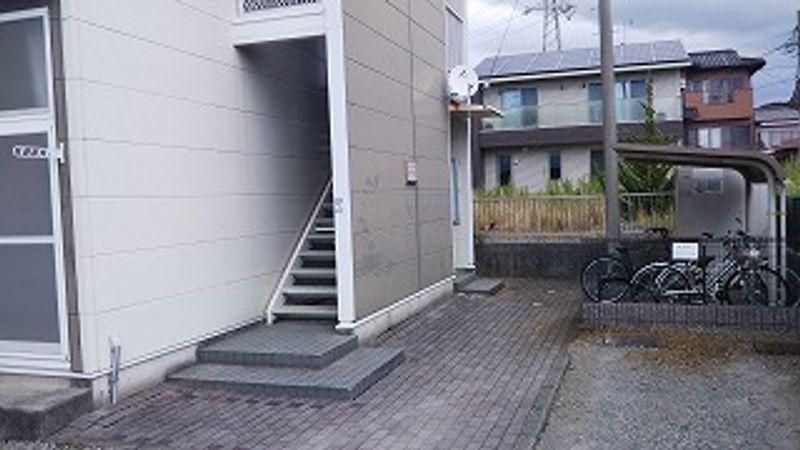 レオパレスＷＩＮＧ・Ｋ エントランス