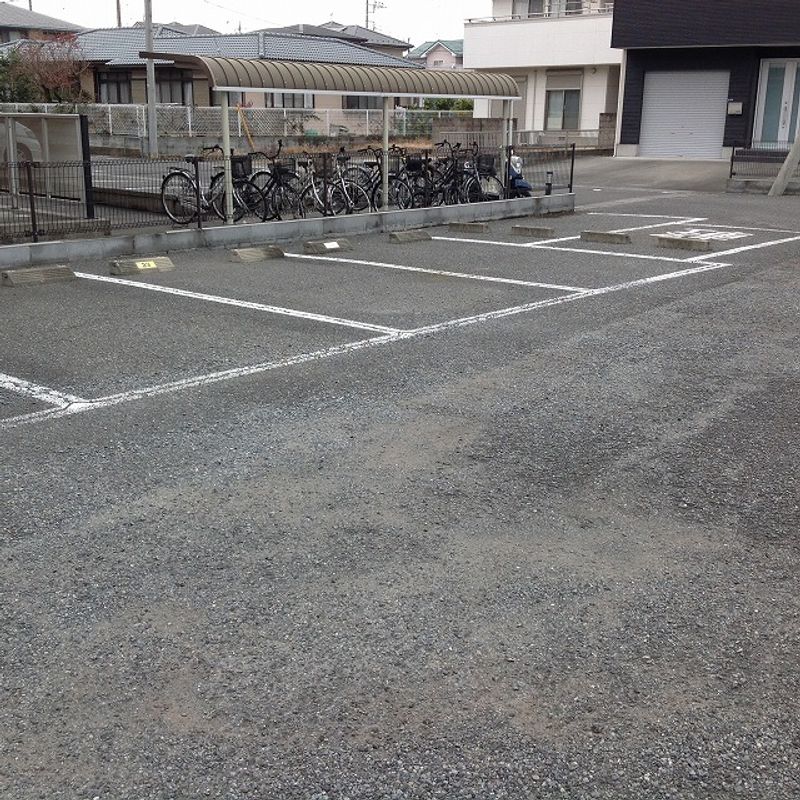 レオパレス太田八幡 駐車場