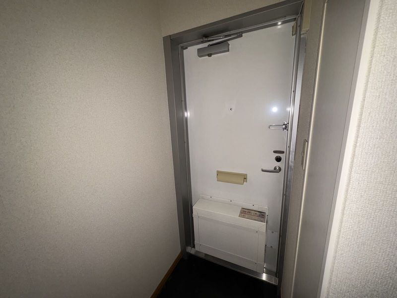 レオパレスウィル８８ 玄関