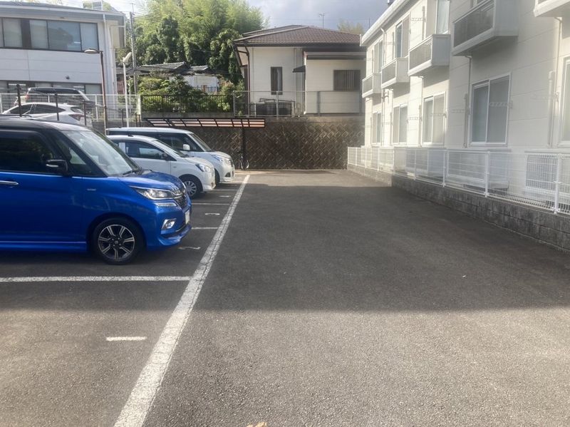 レオパレス道ノ尾Ⅱ 駐車場