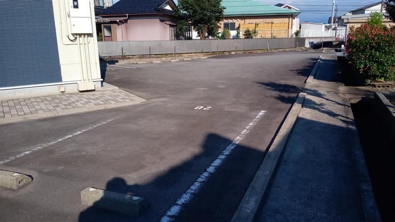 レオネクスト蜷川３ 駐車場