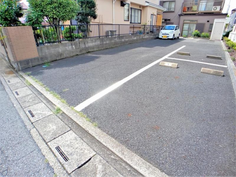 レオパレスベンデュール 駐車場