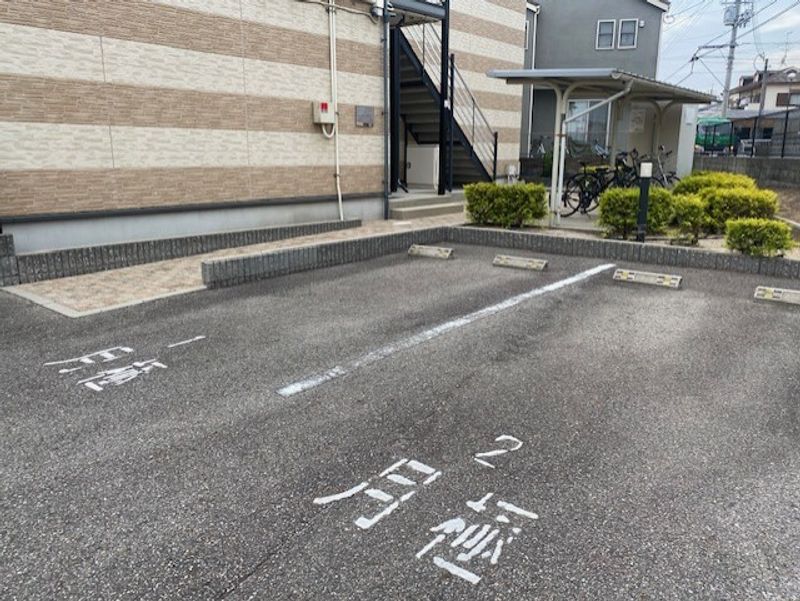 レオパレスえにし 駐車場