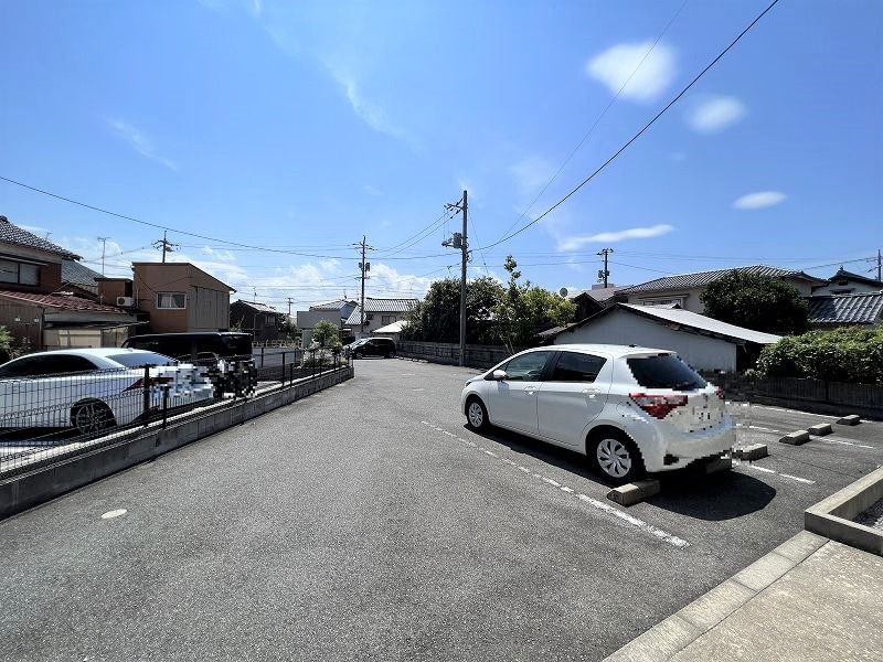 レオネクストオーガスタコート 駐車場