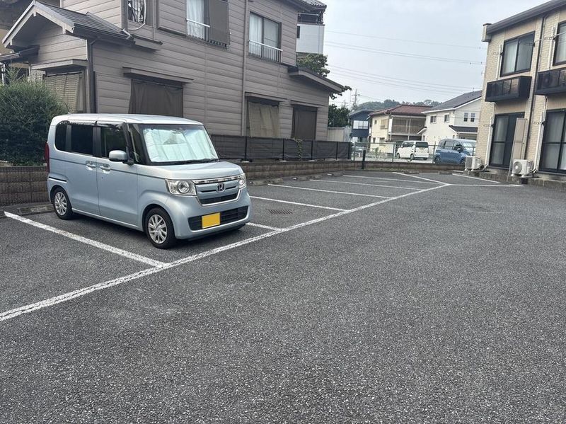 レオパレス和 駐車場