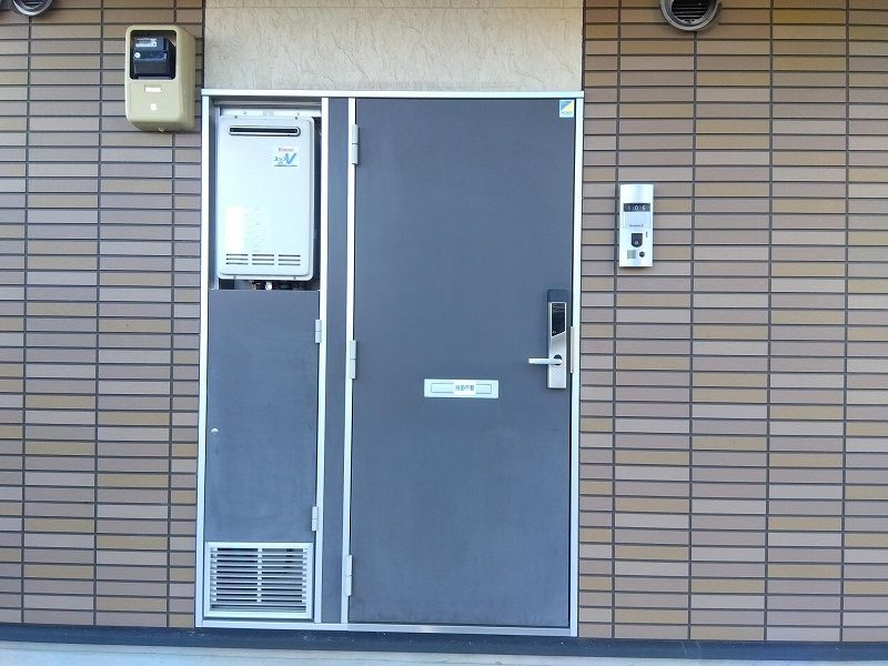 レオパレス清水 玄関