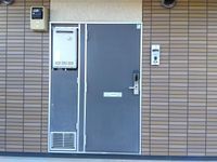レオパレス清水 玄関