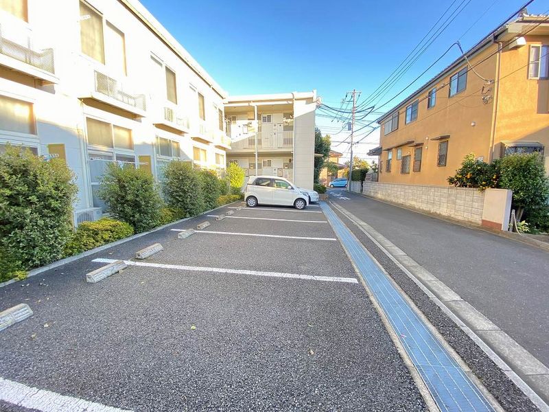 レオパレスブルーヴェール 駐車場