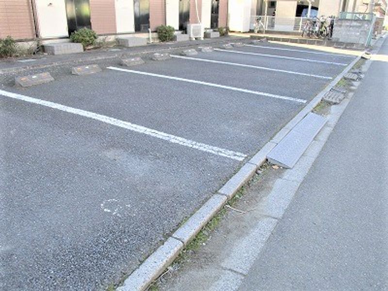 レオパレスウォーターレイⅡ 駐車場