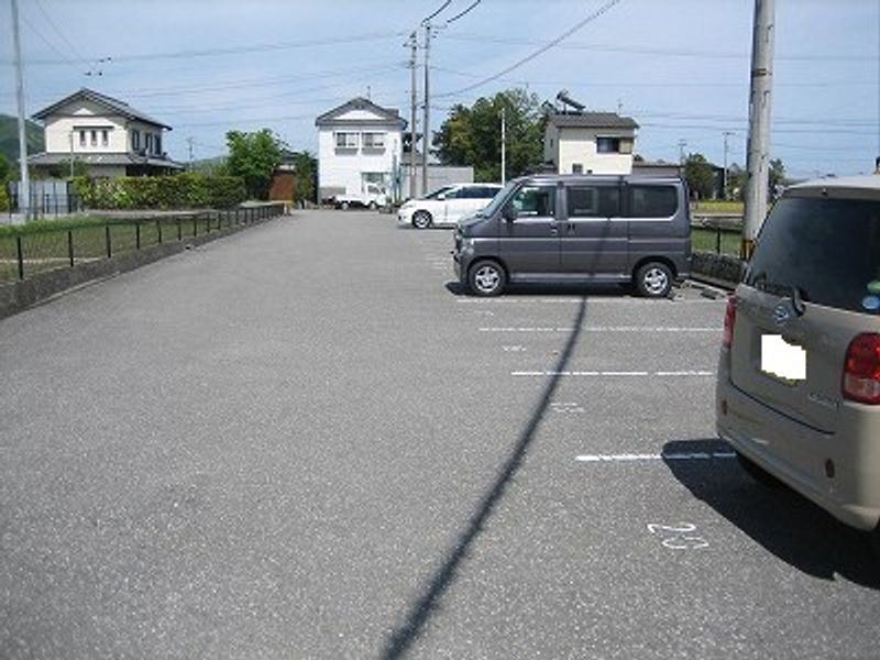 レオパレス土佐　京Ｍｉｙａｋｏ 駐車場
