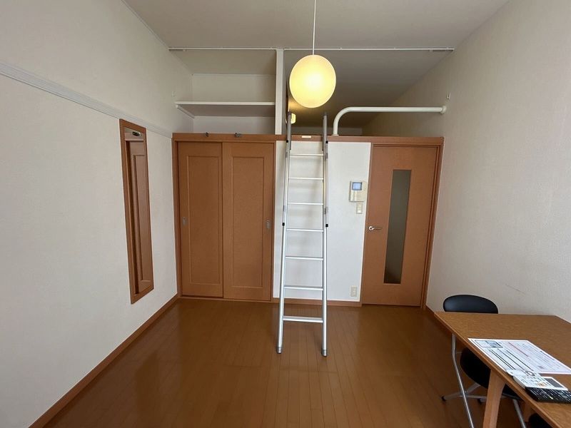 レオパレスシャルム 居間