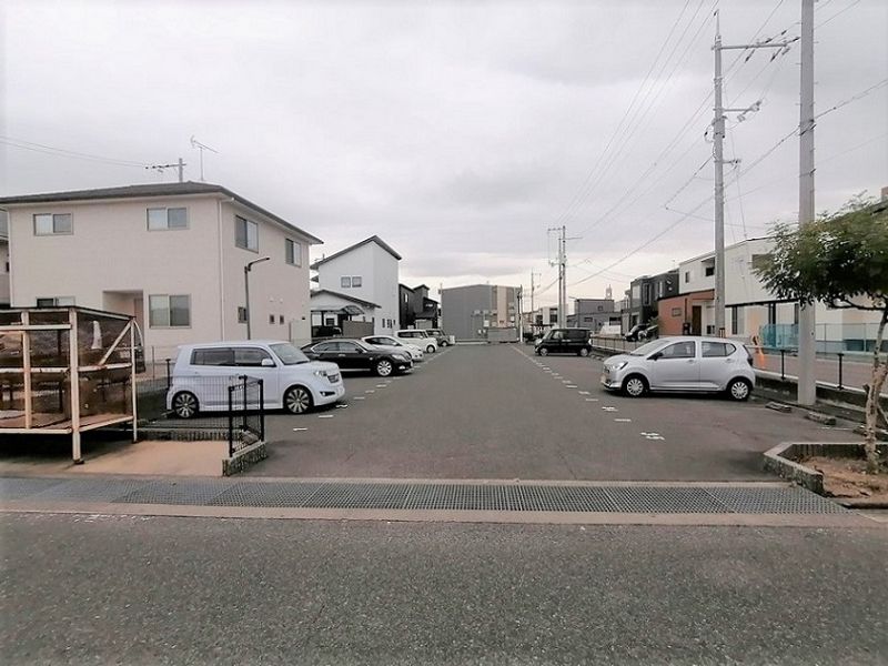 レオパレスヴァン　ソレーユ 駐車場
