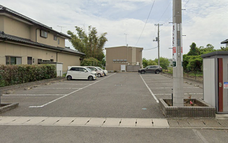 レオパレスフォルトゥーナ 駐車場