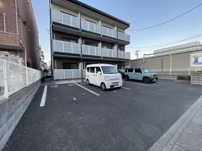 レオパレスアムール大宮Ⅱ 駐車場