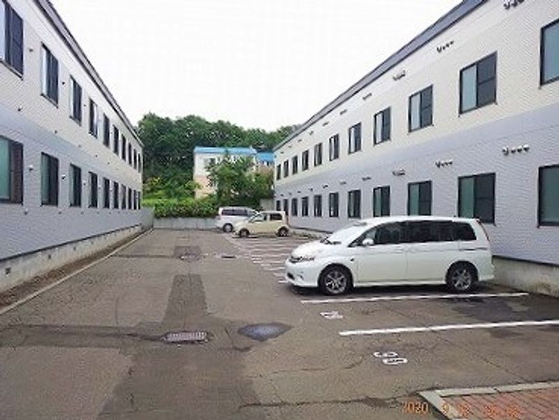 レオパレスアベニュー 駐車場