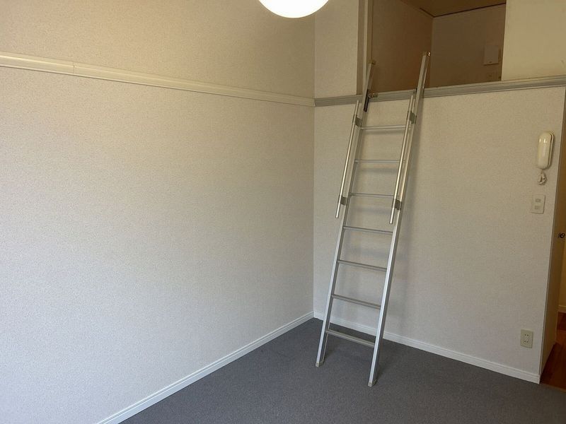 レオパレスＡー１ 居間