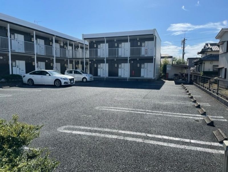 レオパレスＰＬＵＭＳ 駐車場