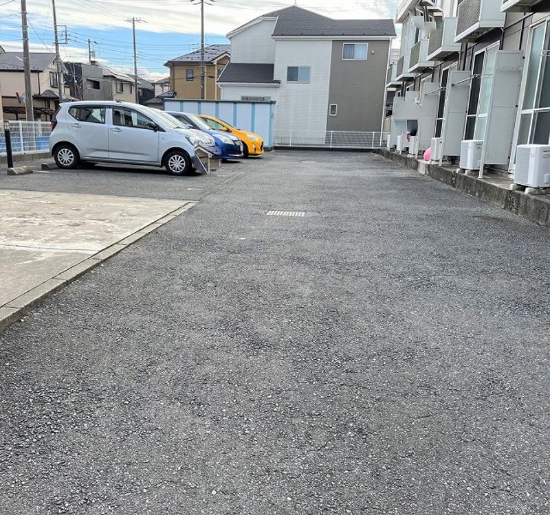 レオパレスプルミエ 駐車場