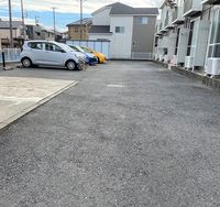 レオパレスプルミエ 駐車場