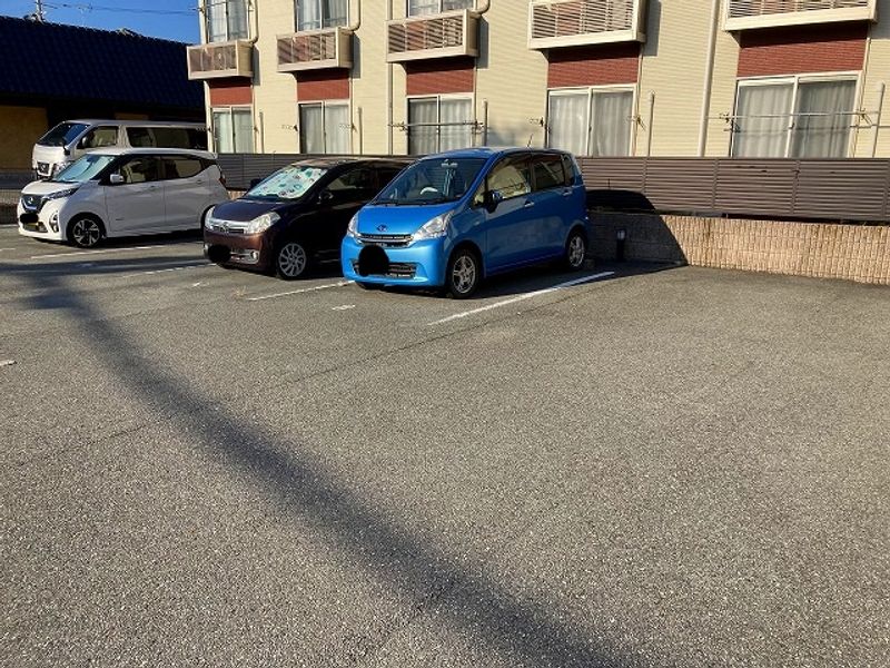 レオネクストツヴァイ 駐車場